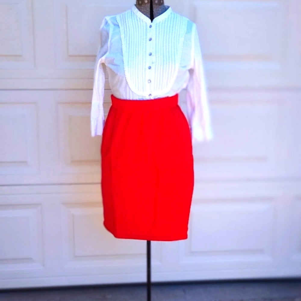 St. John Collection by Marie Gray Red Santana  pencil skirt, 8